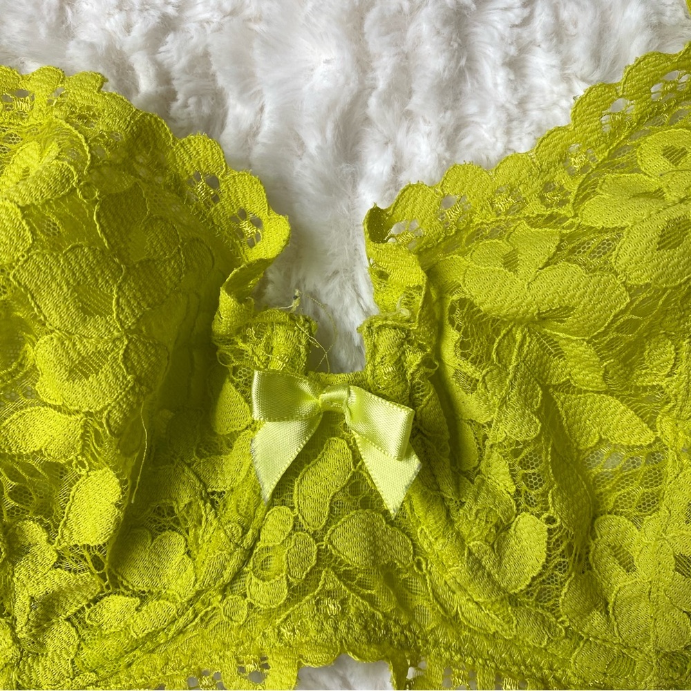Lace Underwire Bra in Lime Green - Picture 2 of 6